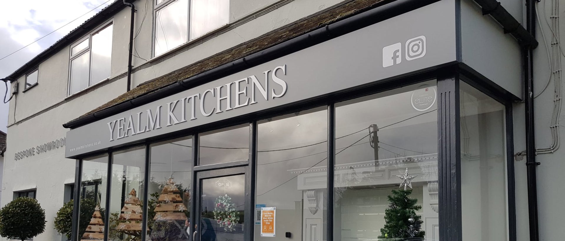 Flat cut lettering & logos